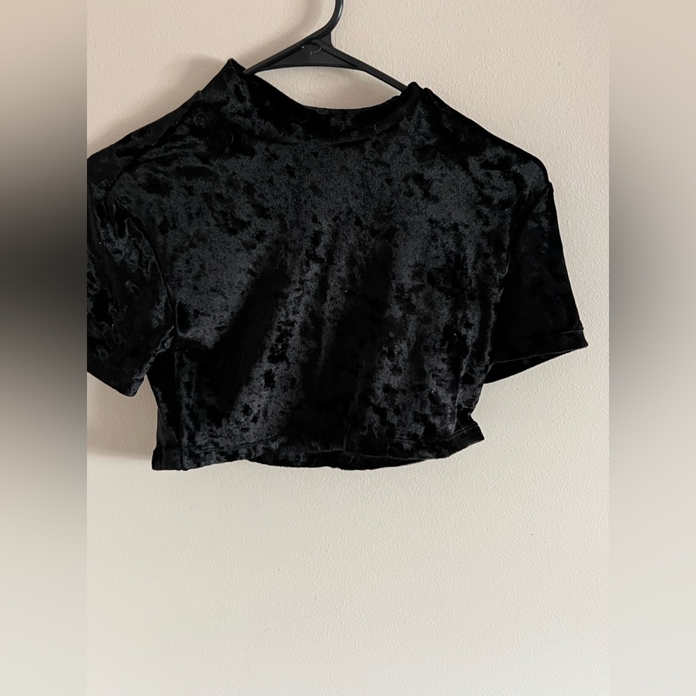cropped turtleneck bought and never used! black velvet in size large !